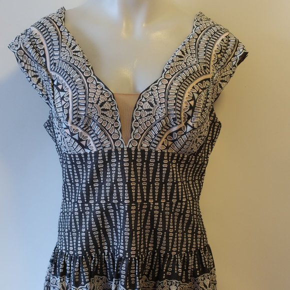 BCBGMaxAzria Dresses & Skirts - BCBGMAXAZRIA PATTERN DESIGN SLEEVELESS DRESS 12 *